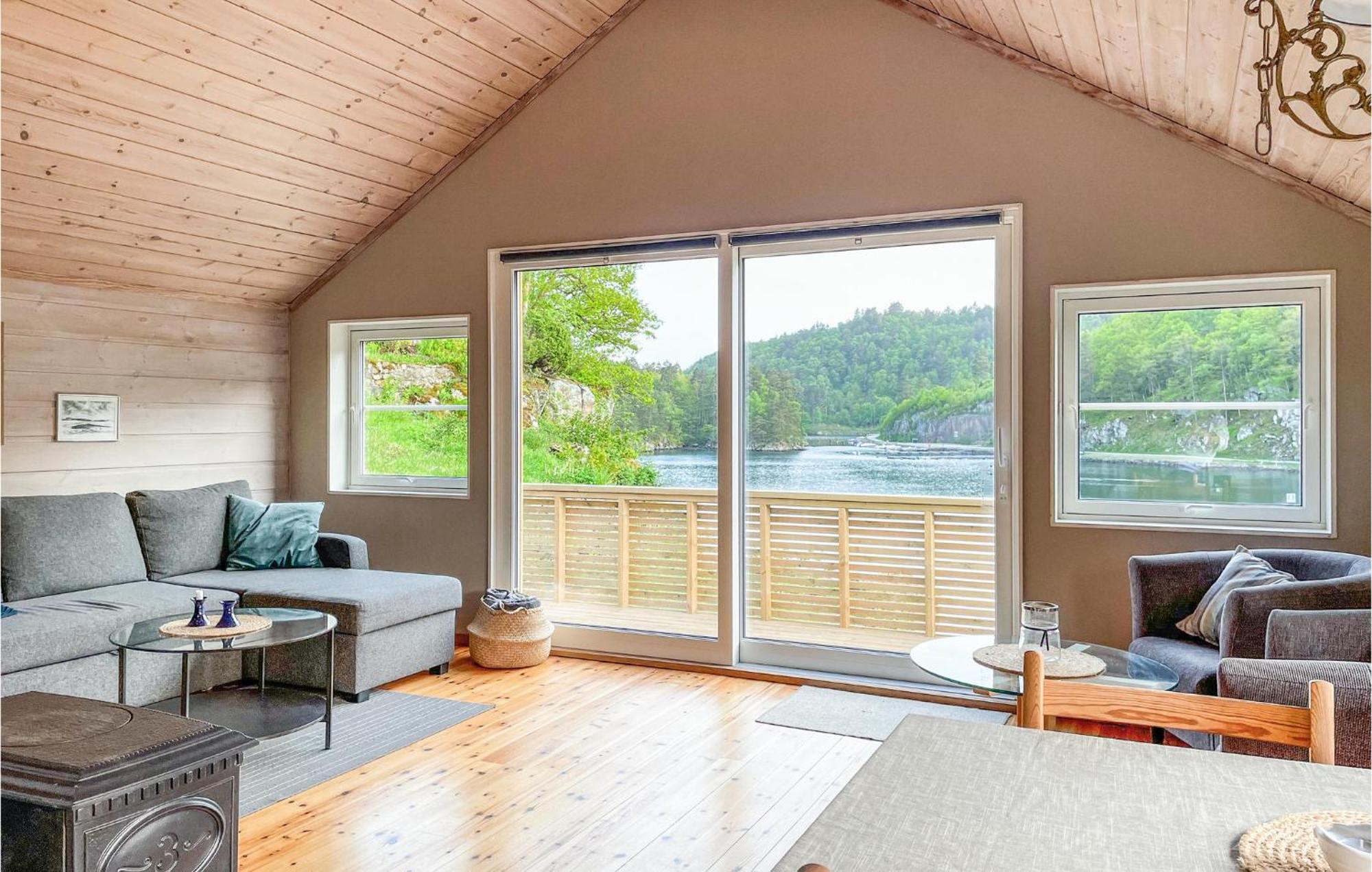 2 Bedroom Stunning Home In リュングダール エクステリア 写真