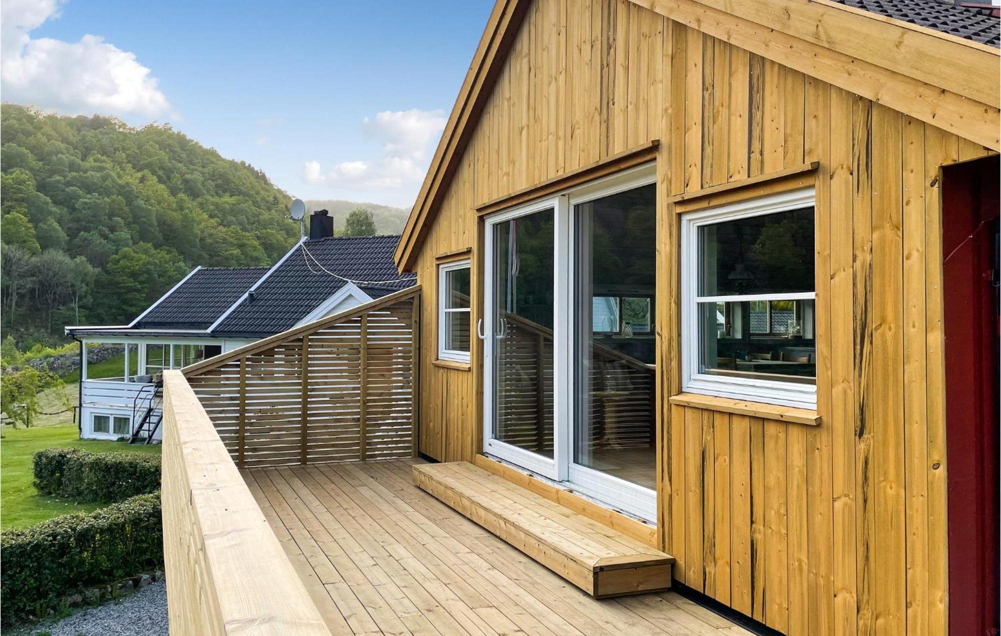 2 Bedroom Stunning Home In リュングダール エクステリア 写真