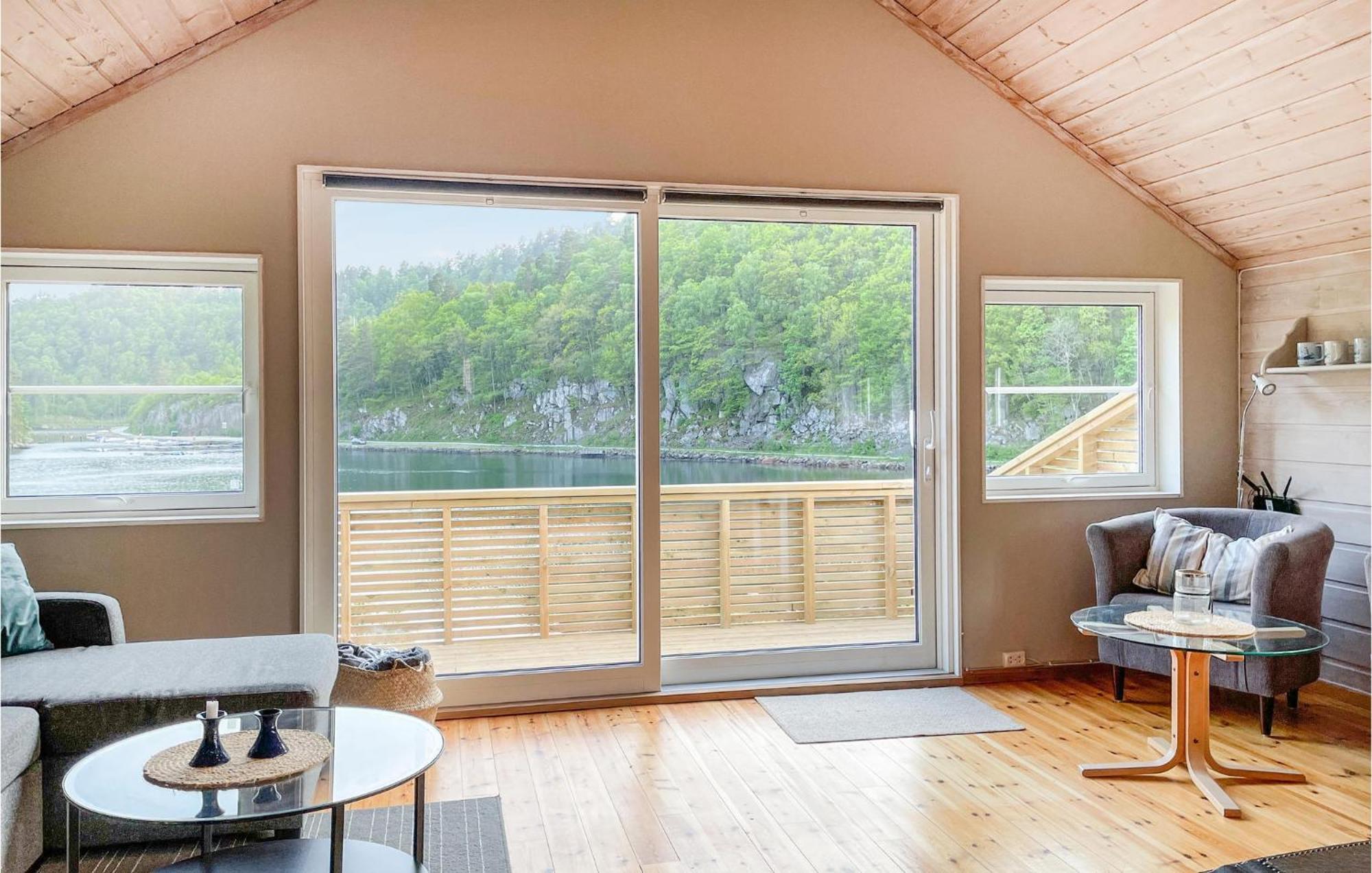 2 Bedroom Stunning Home In リュングダール エクステリア 写真