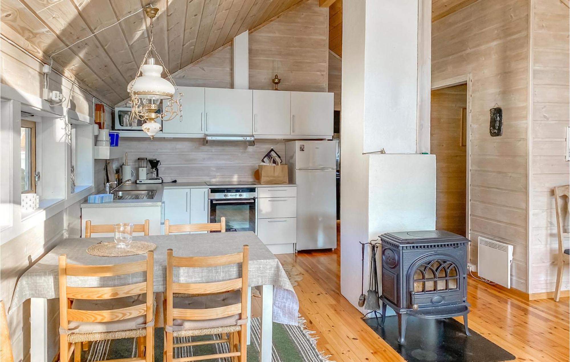 2 Bedroom Stunning Home In リュングダール エクステリア 写真